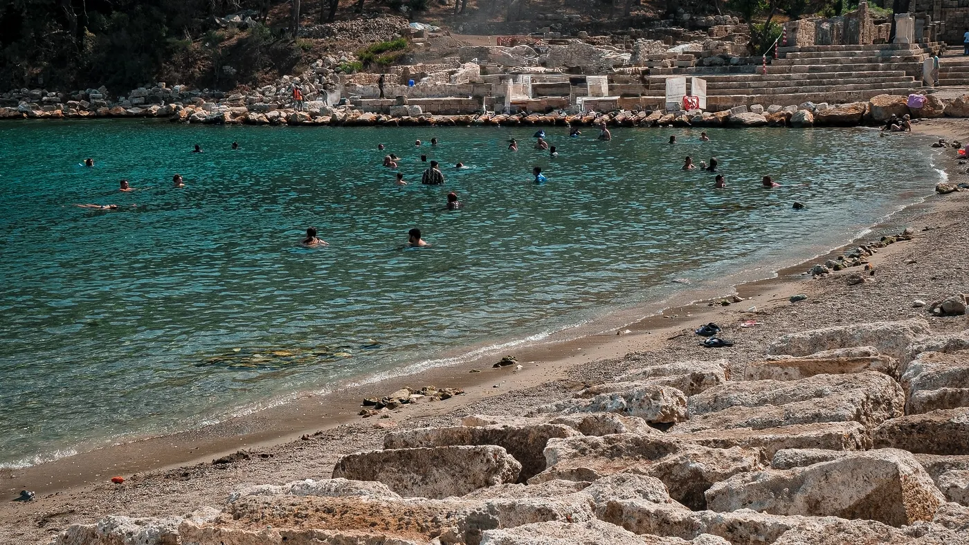 Antiker Hafen von Phaselis und Pinienküste bei Antalya
