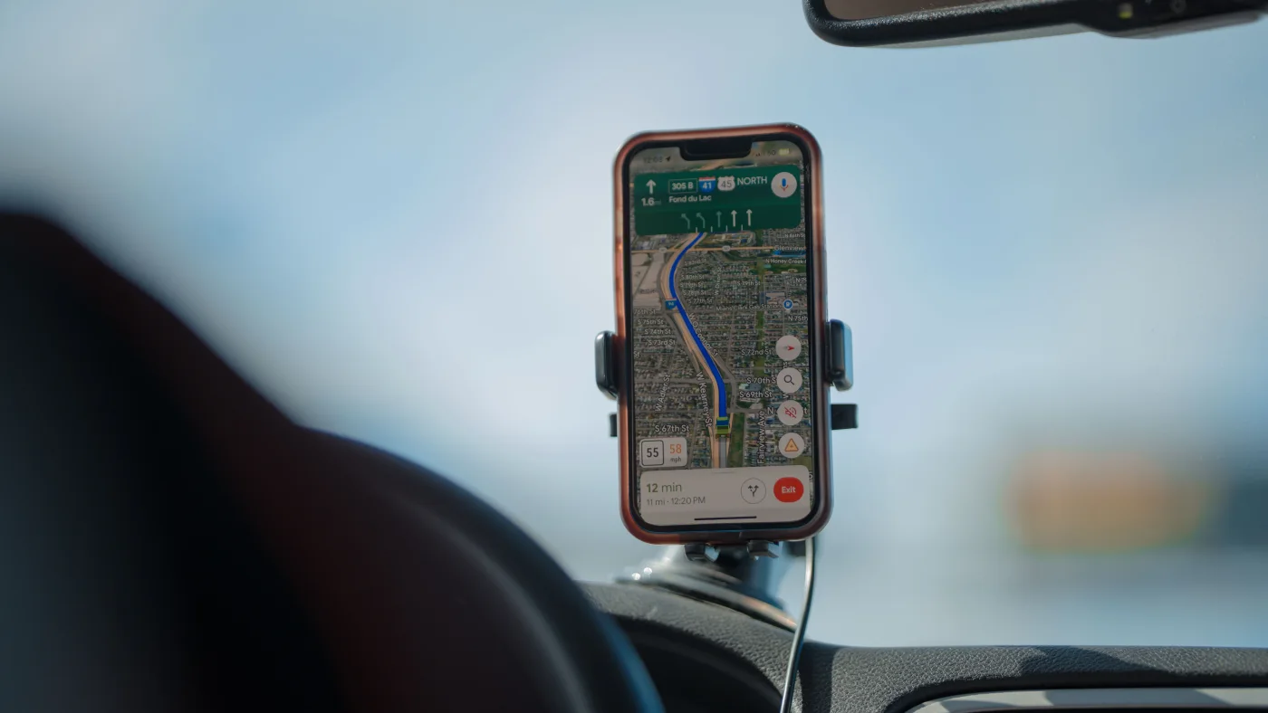 Planning an Antalya business-trip meeting route with navigation fixed in a phone holder