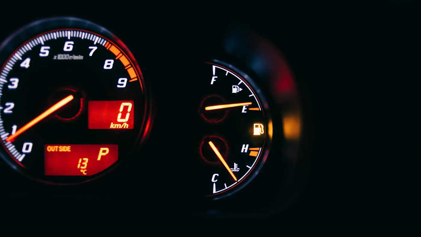Checking a rental car fuel gauge and mileage at handover